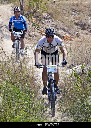 Course de vtt. Cross-country vtt concurrents. S. E. Asie Thaïlande Banque D'Images