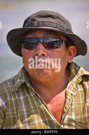 Lac BAYANO, PANAMA - un homme indigène kuna, dans la Comarca Kuna de Madungandi territoire autochtone. Banque D'Images