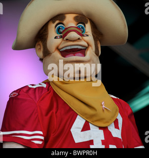 San Francisco 49er mascot Sourdough Sam effectue au cours de la NFL rassemblement à Trafalgar Square, Londres le 30 octobre 2010, dans Banque D'Images