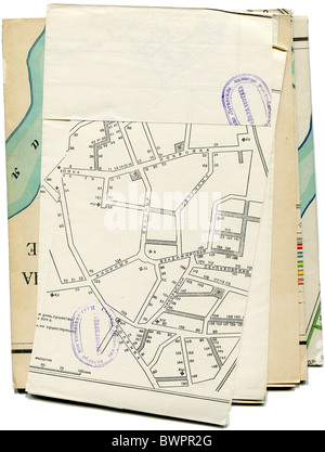 Vieux et usé Moskow maps isolé sur fond blanc Banque D'Images