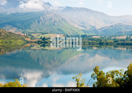 Lake Hayes, près de Arrowtown, Queenstown, île du Sud, Nouvelle-Zélande Banque D'Images