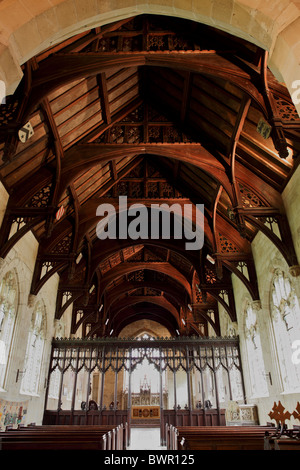 Aspect Intérieur de l'église St Mary Magdalene (battlefield) révélant une hammerbeam toit. Banque D'Images