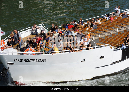 Paris Montparnasse Bateau-mouche sur la Seine,Paris,France Banque D'Images