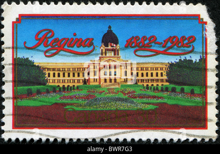 CANADA - VERS 1982 : timbre imprimé au Canada montre Regina - Saskatchewan Legislative Building, vers 1982 Banque D'Images