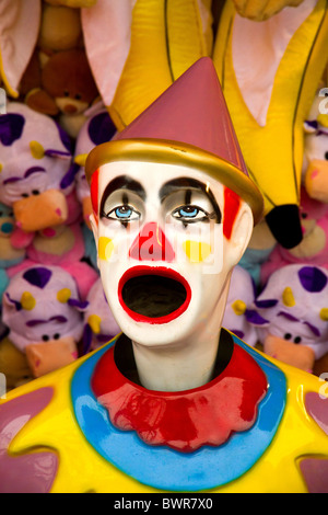 Clown rire d'amusement dans sideshow alley Banque D'Images