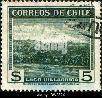 Chili - circa 1950 : timbre imprimé au Chili montre vue du Lago Villarrica, vers 1950 Banque D'Images