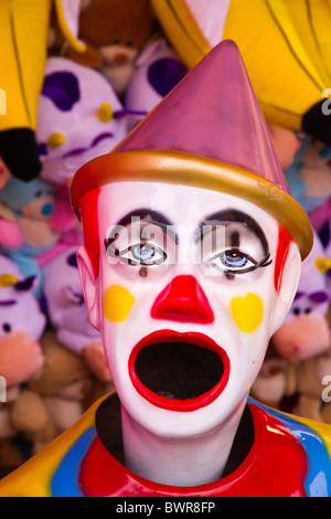 Clown rire d'amusement dans sideshow alley Banque D'Images