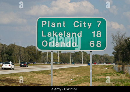 Point milliaire signe sur l'Interstate 4 en Floride. © Myrleen Pearson Banque D'Images