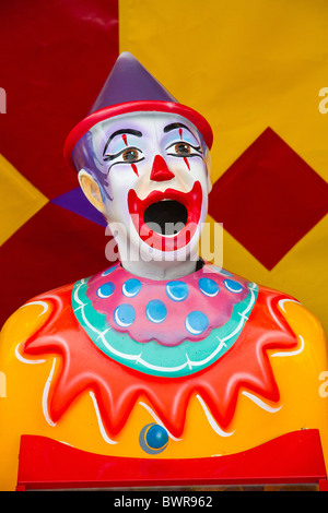 Clown rire d'amusement dans sideshow alley Banque D'Images