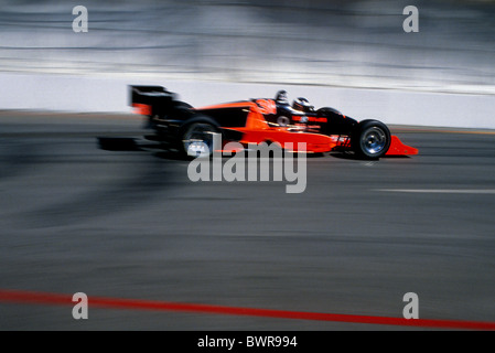 Course automobile floue à l'action. Banque D'Images