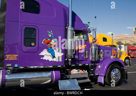 États-unis d'Amérique États-Unis Amérique du Nord Amérique du Nord Camion Camions Nevada peint coloré Colorfoul Parki Banque D'Images