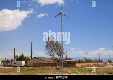 Éolienne résidentielle, Rosamond, Kern County, Californie, USA Banque D'Images