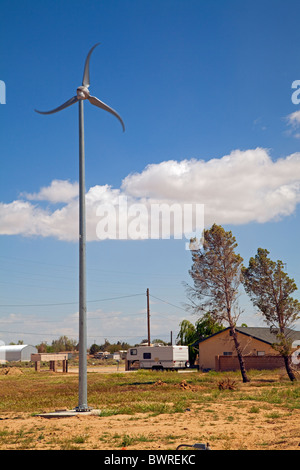 Éolienne résidentielle, Rosamond, Kern County, Californie, USA Banque D'Images