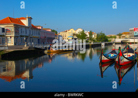 Bateaux traditionnels Moliceiros '', le canal central, Aveiro, Portugal, région Beiras Banque D'Images