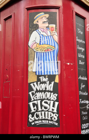 Panneau 'fish and chips' en face du pub'Le Shakespeare', Londres, Angleterre, Royaume-Uni, Europe Banque D'Images