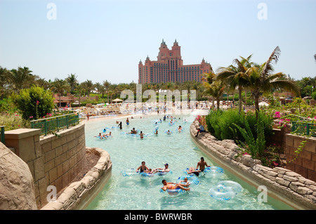 Le parc aquatique Aquaventure de Atlantis The Palm hôtel, situé sur l'île artificielle Palm Jumeirah, DUBAÏ, ÉMIRATS ARABES UNIS Banque D'Images