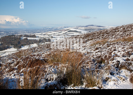 Dans le Moel Famua Clwydian chaîne de collines, Pays de Galles, en hiver, des pentes du Moel y Gamelin Banque D'Images