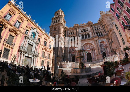 Malaga, la province de Malaga, Costa del Sol, Espagne. Plaza del Obispo. Cathédrale avec le Palais de l'évêché sur la gauche. Banque D'Images