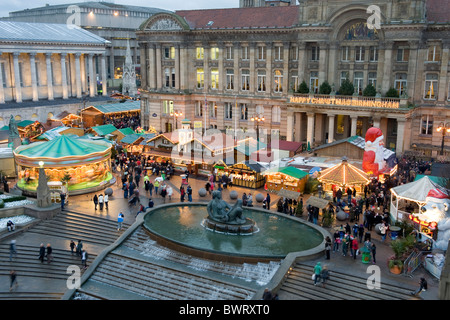 Le marché de Noël allemand à Francfort Birmingham England Royaume-Uni. C'est l'un des plus grands marchés de Noël en Europe Banque D'Images