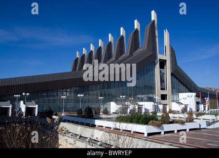 Une image du Palais de la jeunesse et du Sport en parfait, le Kosovo Banque D'Images