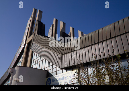 Une image du Palais de la jeunesse et du Sport en parfait, le Kosovo Banque D'Images