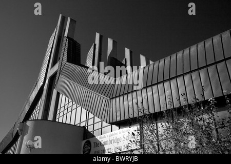 Une image du Palais de la jeunesse et du Sport en parfait, le Kosovo Banque D'Images