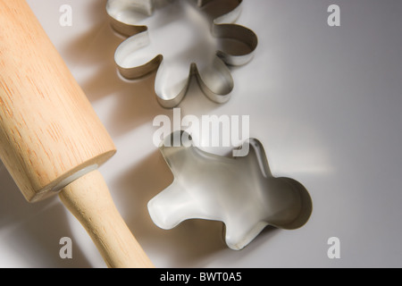 Rouleau à pâtisserie en bois et métal emporte-pièce pour biscuits de Noël Banque D'Images