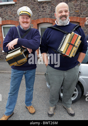 Les joueurs d'accordéon à l'Original marins Hobby Horse Minehead Somerset UK Europe Banque D'Images