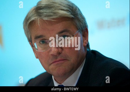 Secrétaire d'État pour le développement international Andrew Mitchell participe à une marge sur le troisième, et avant-dernier, jour de Banque D'Images