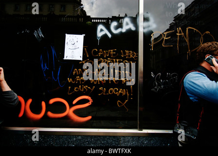 G20 de renflouement des banquiers canadiens protester dans City of London, UK comme banque RBS est attaqué pendant le sommet des dirigeants du monde. Banque D'Images