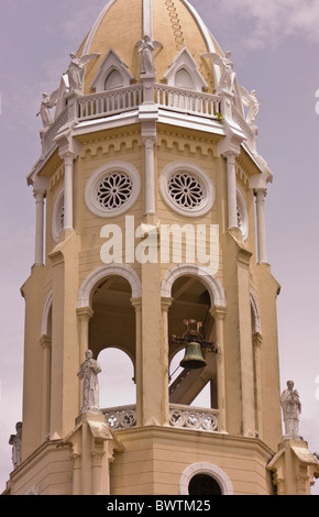 La ville de Panama, Panama - Bell Tower, dans l'église de San Francisco Plaza Bolivar, dans Casco Viejo, centre-ville historique. Banque D'Images