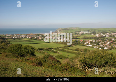 Le village de North Devon Croyde vu du sud-ouest à proximité du sentier côtier. Banque D'Images