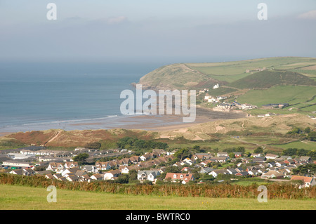 Le village de North Devon Croyde vu du sud-ouest à proximité du sentier côtier. Banque D'Images