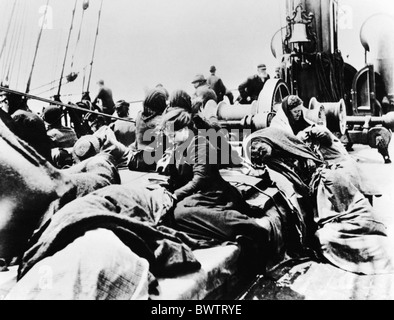 Les émigrants émigration USA Amérique États-Unis Amérique du Nord New York pont du navire à passagers ca. La famille 1910 Banque D'Images