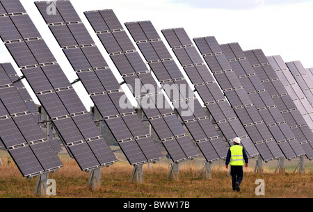 Ferme d'énergie solaire, l'énergie solaire park complex à Los Arcos, Navarra, Espagne Banque D'Images