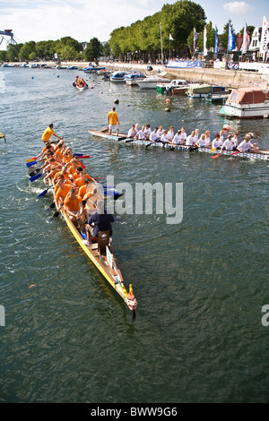 Dragon Boat Race [2008] Drachenbootrennen dans Final Warnemünde, Allemagne © Myrleen Pearson Banque D'Images