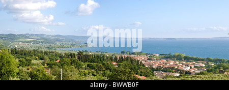 Panorama du lac de Bolsena en Latium Banque D'Images