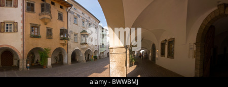 Italie Europe Neumarkt city Termeno Tyrol du Sud Tyrol du sud-Adige arcades rue vieille d'été pour façades Banque D'Images