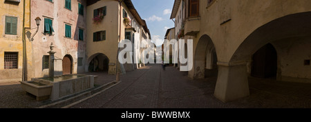 Italie Europe Neumarkt city Termeno Tyrol du Sud Tyrol du sud-Adige arcades rue vieille d'été pour façades Banque D'Images