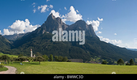 Italie Europe Church St Valentin Seis am Schlern Tyrol du Sud Tyrol du sud-Adige church mountain Schlern c Banque D'Images