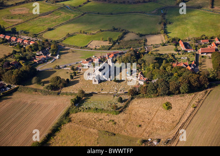 Vue aérienne de la Claj Village sur la côte nord du comté de Norfolk en Angleterre Banque D'Images