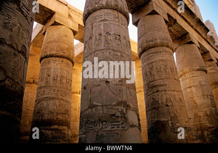 Colonnade en l'ancien Temple de Karnak à Louxor, Egypte complexes. Banque D'Images