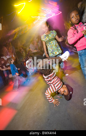 Les filles et les garçons à discothèque pour enfants à Londres disco Junior breakdance hip-hop. Photo:Jeff Gilbert Banque D'Images