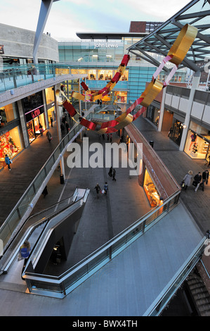 Décorations de Noël dans la zone commercial Liverpool One. Banque D'Images