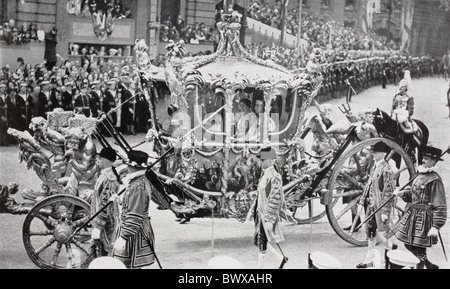 Le roi George VI et la reine Elizabeth dans l'état coach pendant le voyage du Palais de l'abbaye de Westminster pour le couronnement. Banque D'Images