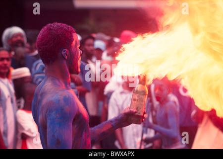 Carnaval, Blue Devil, Woodford Square, Trinidad, mas traditionnel, feu de souffle. Banque D'Images