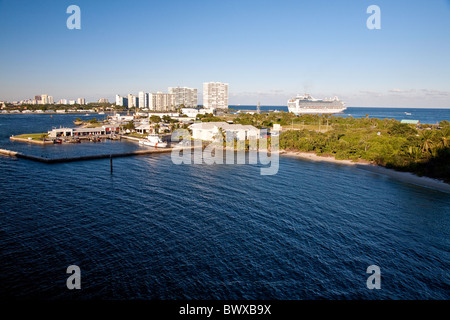 Les bateaux de croisière en partant du Port Everglades à Fort Lauderdale, Floride;USA;Amérique du Nord Banque D'Images