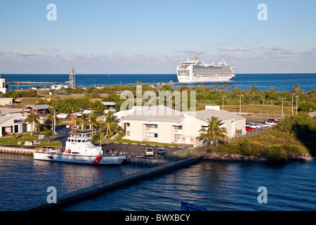 Les bateaux de croisière en partant du Port Everglades à Fort Lauderdale, Floride;USA;Amérique du Nord Banque D'Images