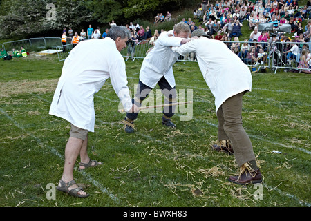 Shin Kicking à Cotswold Olimpick Robert Dover's Games Chipping Camden Cotswolds angleterre Europe Banque D'Images