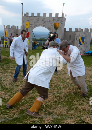 Shin Kicking à Robert Dover's Jeux Olympick Cotswolds Chipping Camden Cotswolds angleterre Europe Banque D'Images